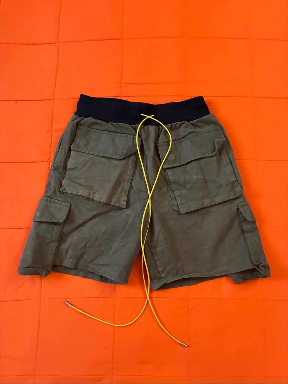 Mnml Cargo Shorts Médium green Multi Pocket Elastic Waist Streetwear